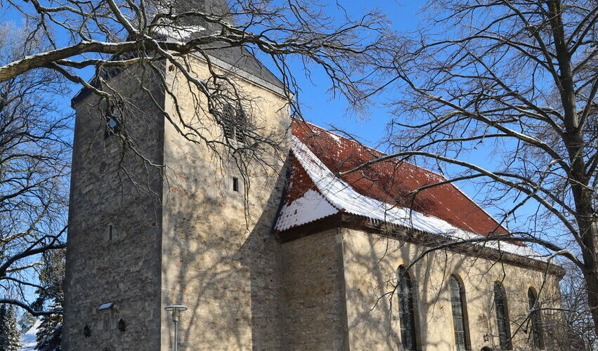 Die St. Nikolaus Kirche im Schnee